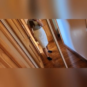 𝒥ℯ𝒶𝓃𝓈, 𝒲𝒽𝒾𝓉ℯ, 𝒫ℯ𝓃𝒸𝒾𝓁 𝒮𝓀𝒾𝓇𝓉